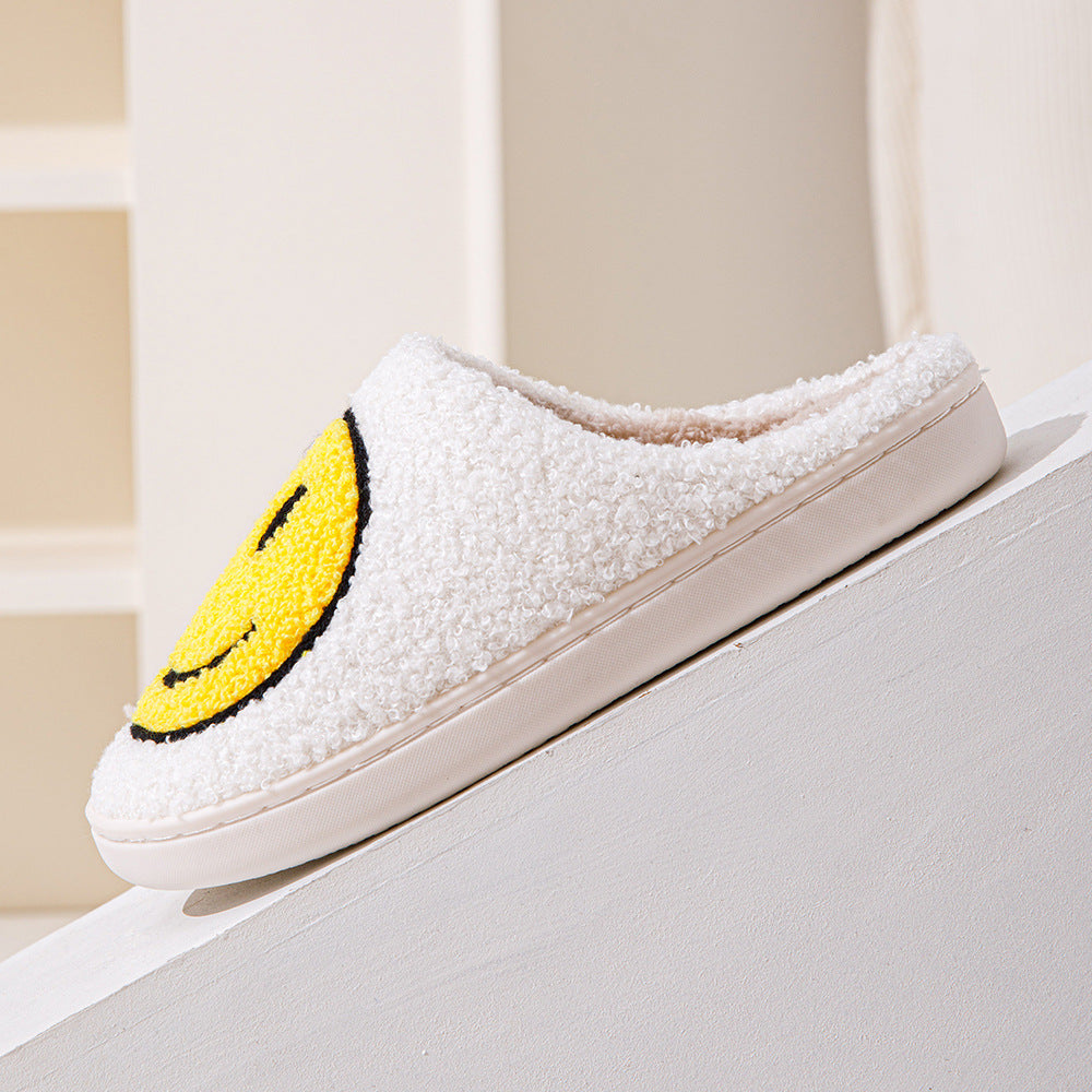 Kuschelige Pantoffeln mit großem Smiley-Gesicht