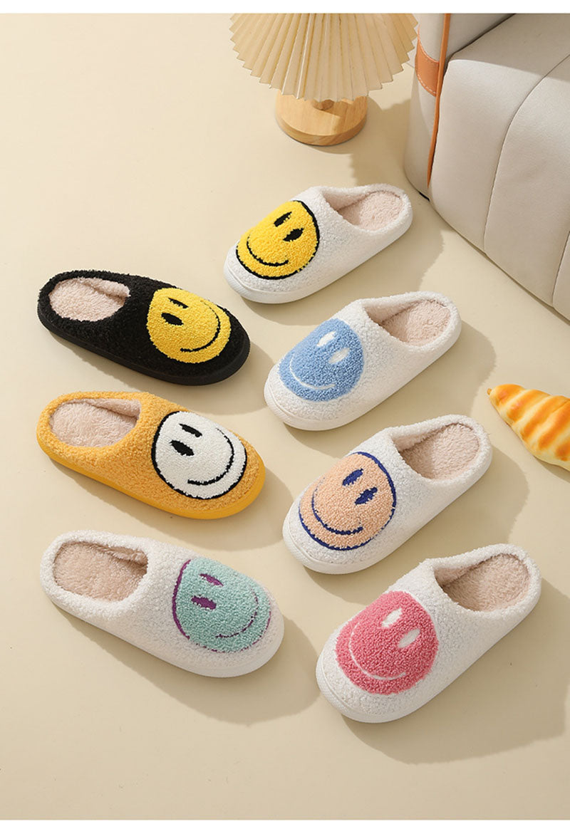 Kuschelige Pantoffeln mit großem Smiley-Gesicht