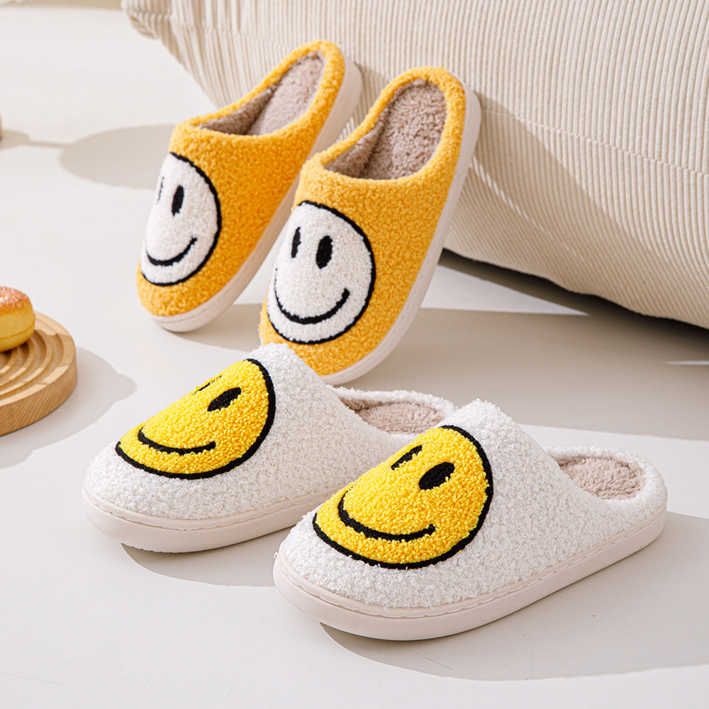 Kuschelige Pantoffeln mit großem Smiley-Gesicht