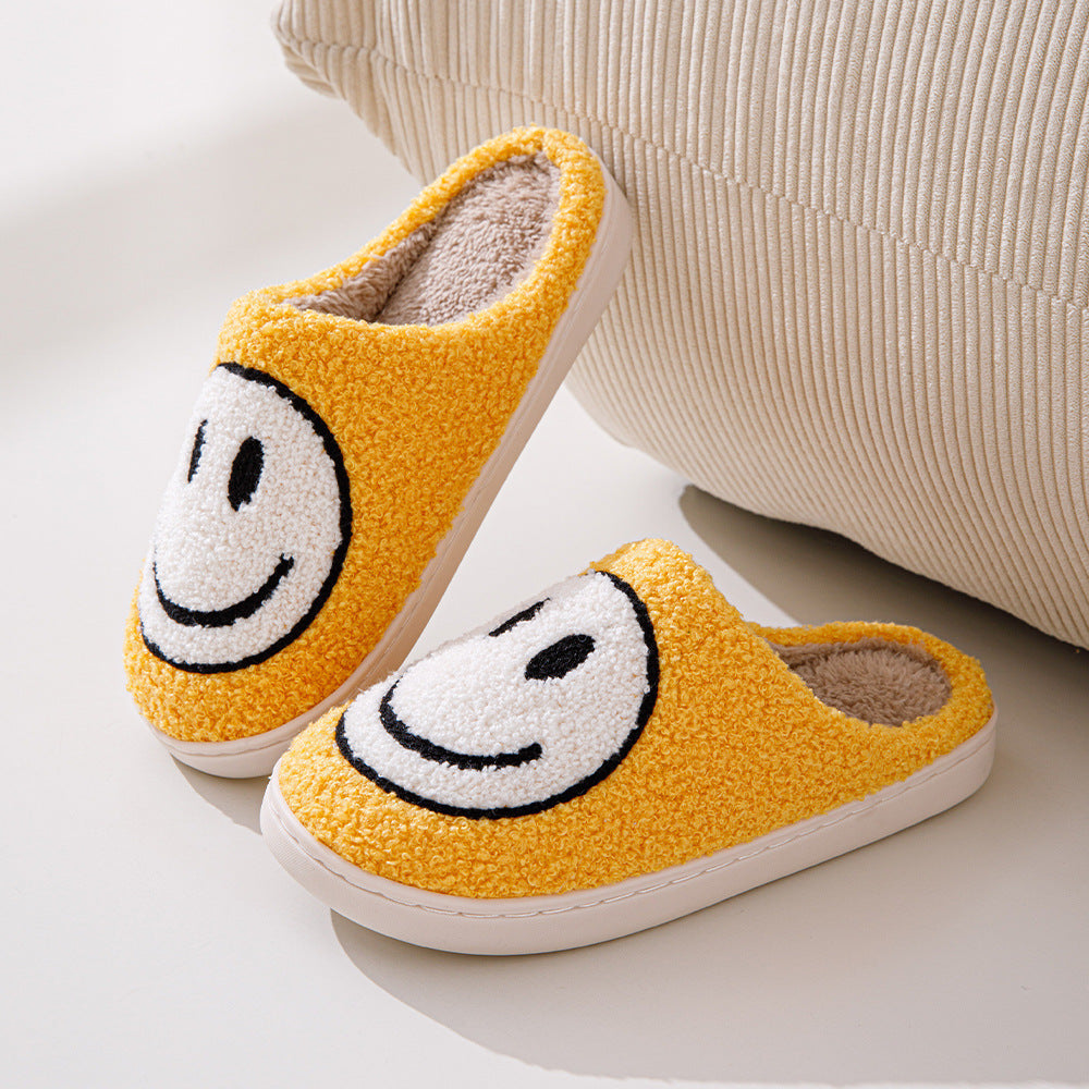 Kuschelige Pantoffeln mit großem Smiley-Gesicht
