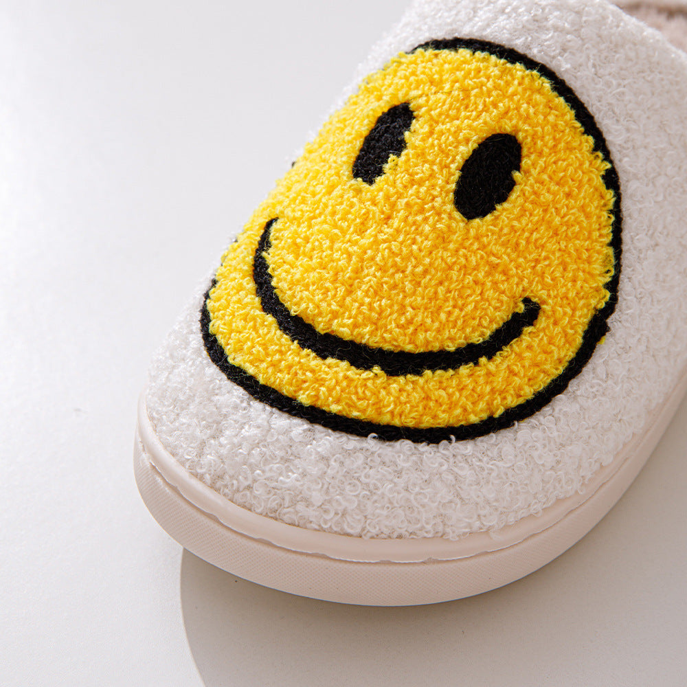Kuschelige Pantoffeln mit großem Smiley-Gesicht
