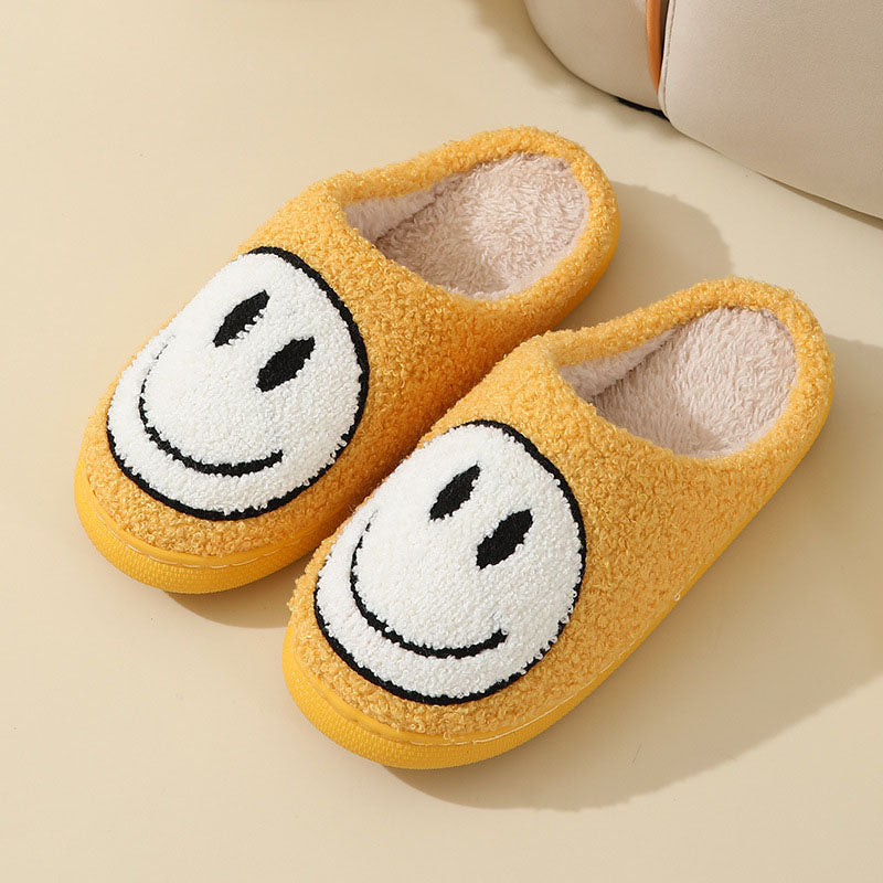 Kuschelige Pantoffeln mit großem Smiley-Gesicht