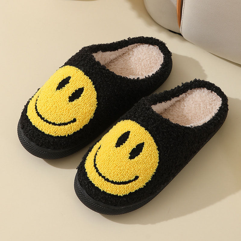 Kuschelige Pantoffeln mit großem Smiley-Gesicht
