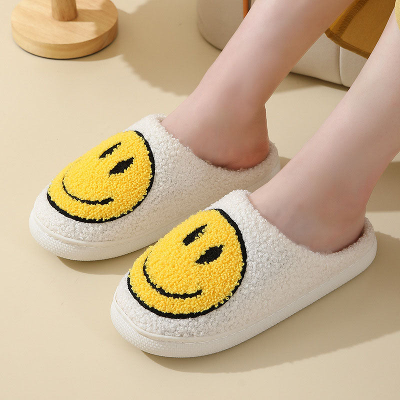 Kuschelige Pantoffeln mit großem Smiley-Gesicht