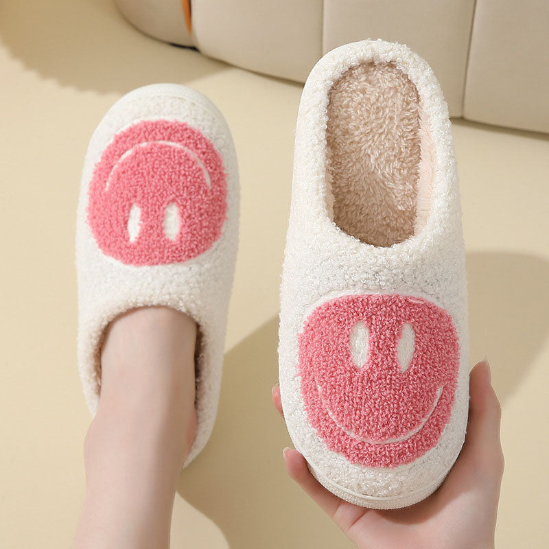 Kuschelige Pantoffeln mit großem Smiley-Gesicht