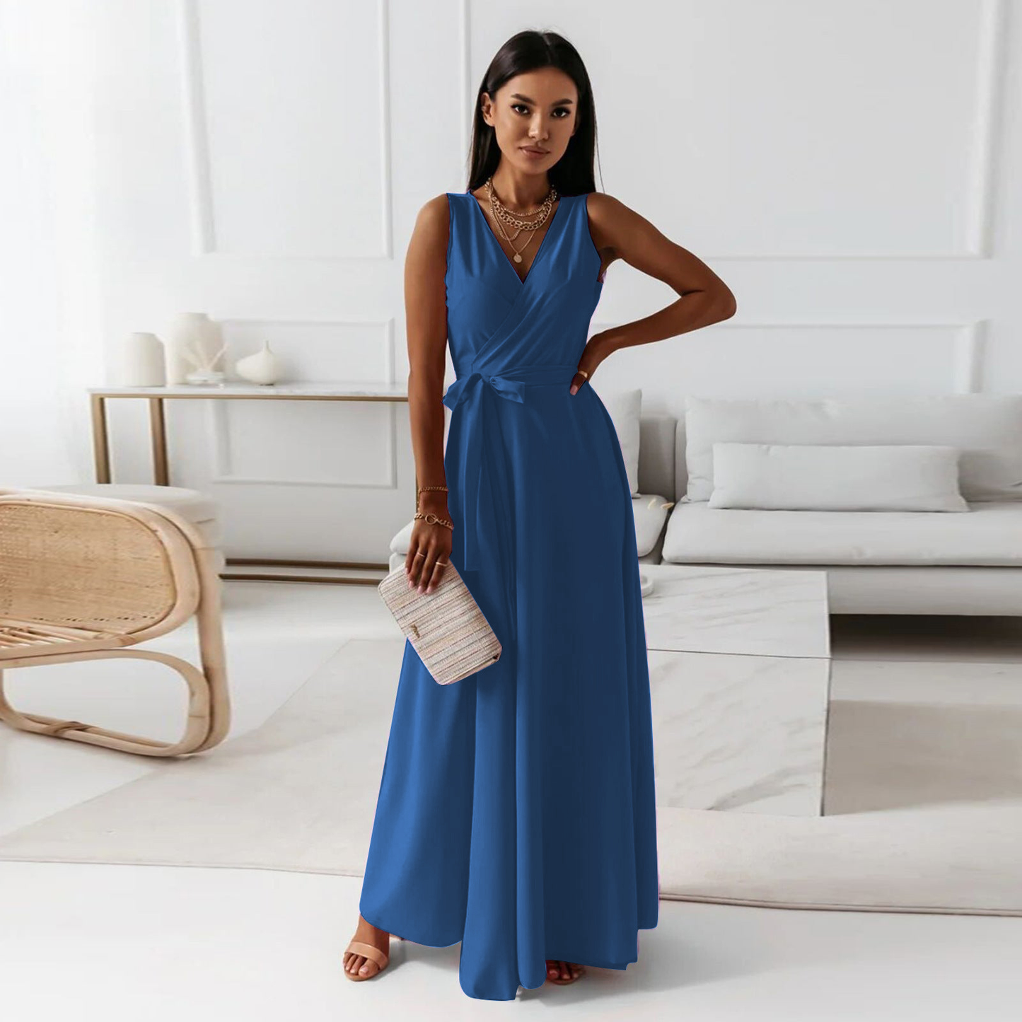 Elegantes Langarm-Abendkleid mit V-Ausschnitt