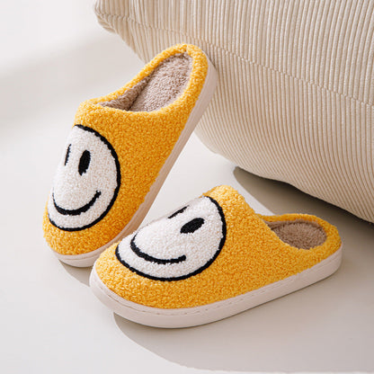 Kuschelige Pantoffeln mit großem Smiley-Gesicht